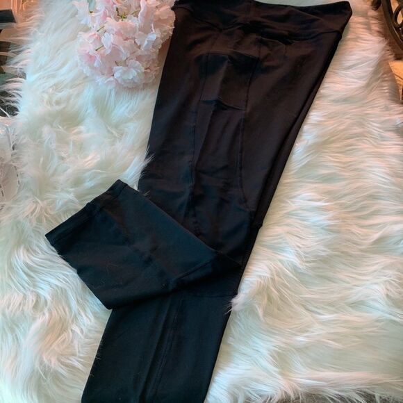 WOMEN’S BLACK CAPRIS - Picture 1 of 6